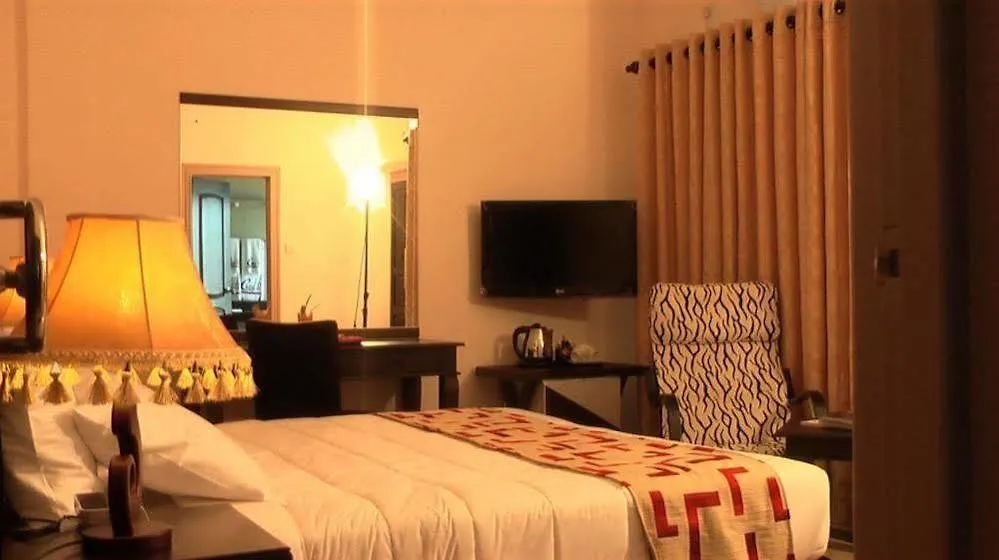 נגומבו Oyo 317 Choy'S Waterfront Residence מלון